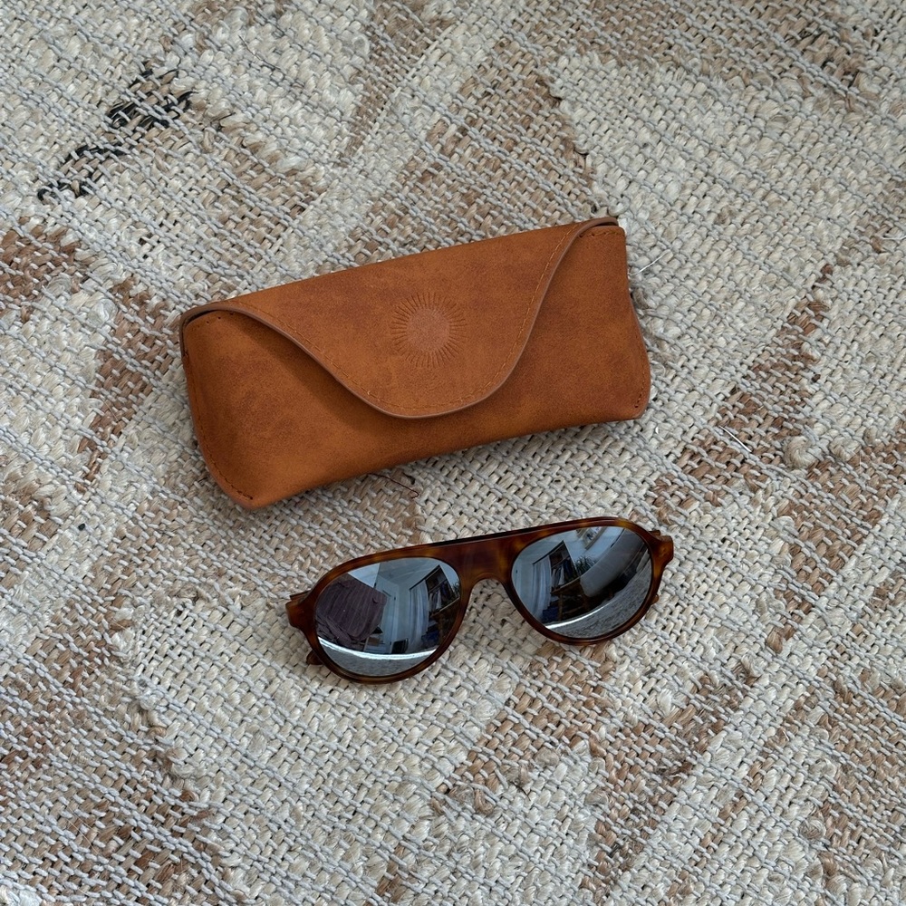 Tortoise Aviator Sunglasses with Case